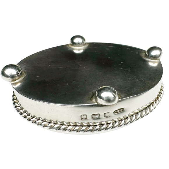 Hallmarked Silver Convertible Sterling Onyx Pill Box & Brooch - Picture 4 of 16